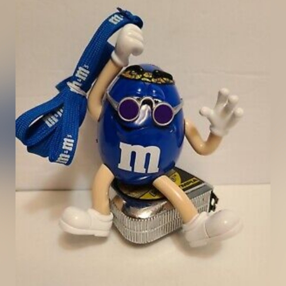 M&M's Groovy Blue Character Radio - Picture 6 of 6